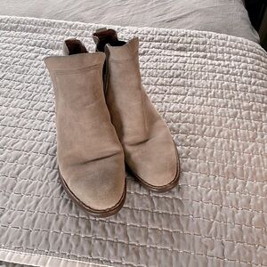 Born suede bootie. Size 8.5. Like new condition.